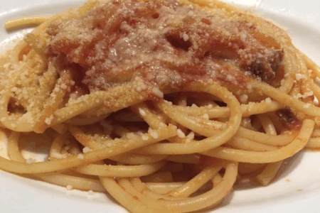 ローマ名物　ブカティーニ　アマトリチャーナ