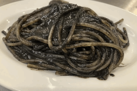 イカ墨の真っ黒黒助　スパゲッティ
