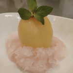 桃　丸ごと一個のコンポート　夏の定番です。